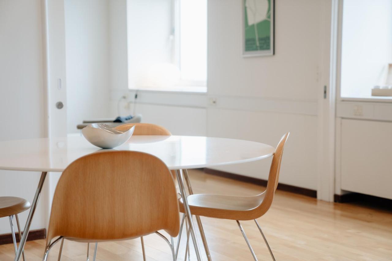 Danhostel Copenhagen City & Apartments Экстерьер фото A table and chairs