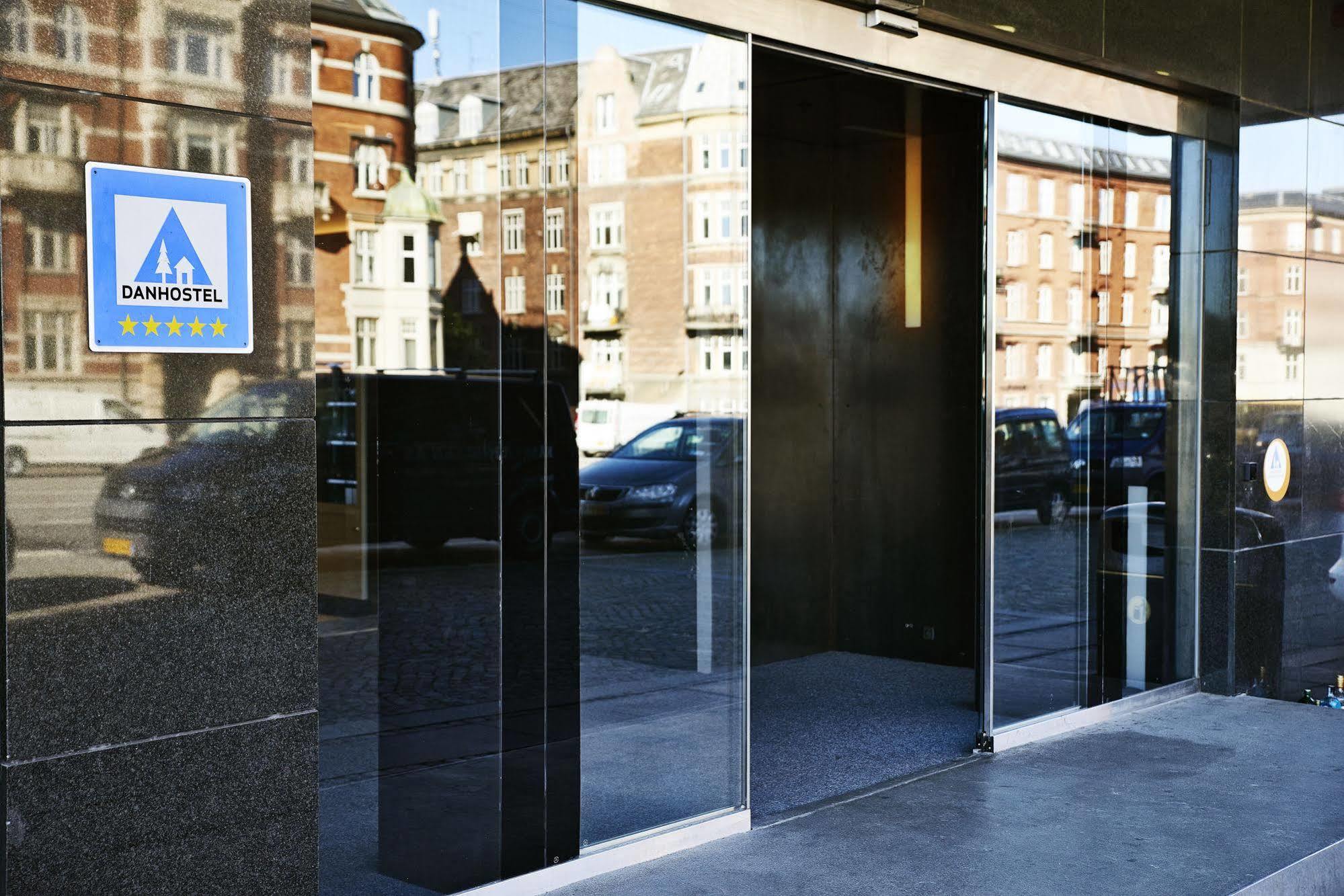 Danhostel Copenhagen City & Apartments Экстерьер фото The entrance to the hotel