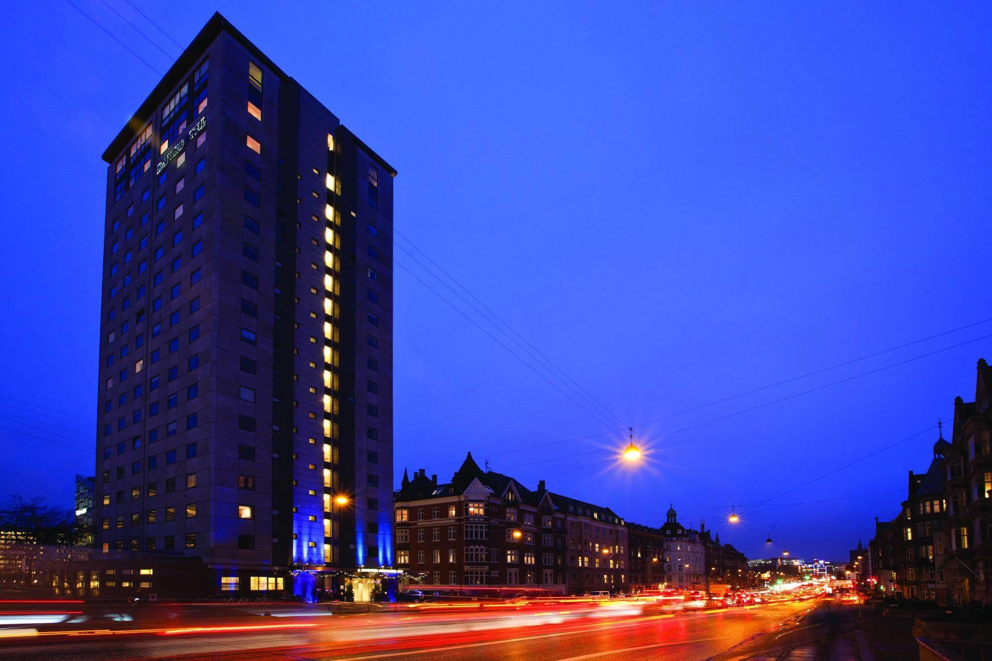 Danhostel Copenhagen City & Apartments Экстерьер фото The hotel at night